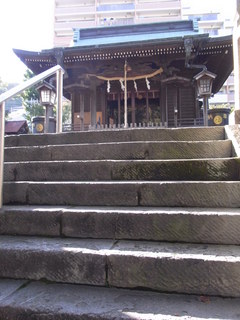 qV_1