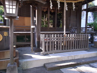 qV_2